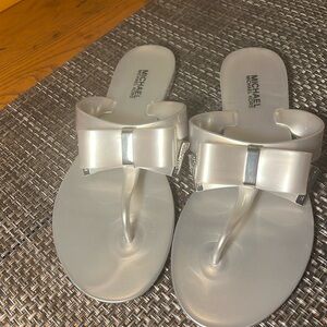 Michael Kors Kayden Bow Jelly Thong Silver Sandals Size 6